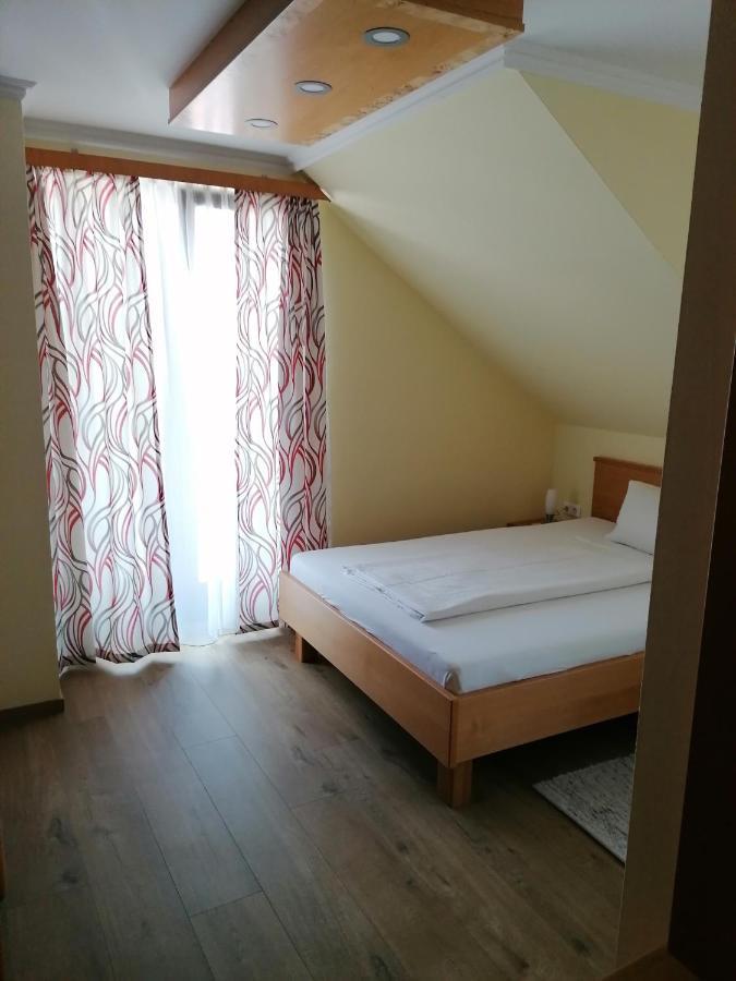 Kirchenwirt Mirth Hotel Ókörtvélyes Kültér fotó